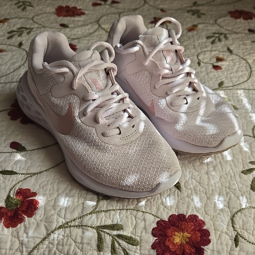 Nike Women's Light Pink Sneakers